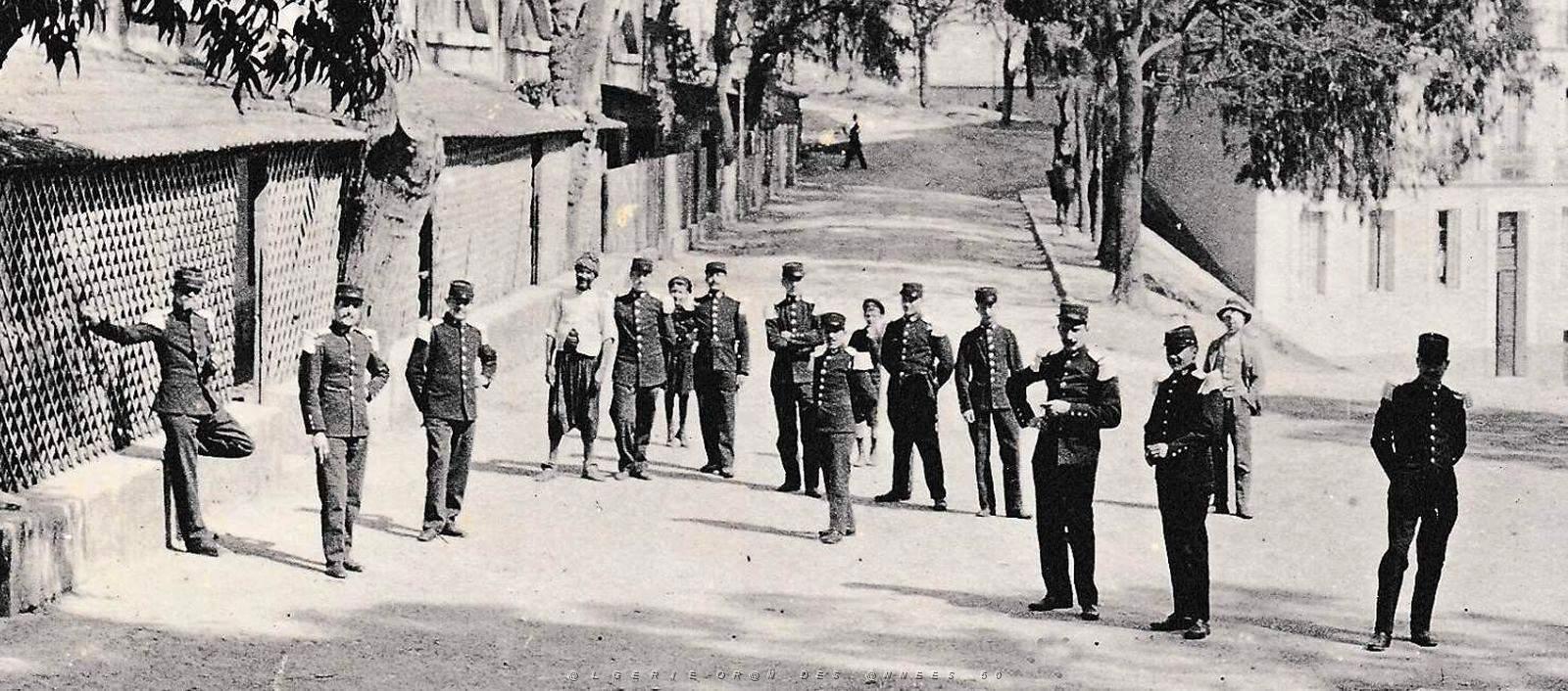 2153- Alger - Rue Dupuch - Caserne des Casemates - Secretaires2 d'Etat-Major - 19154.jpg